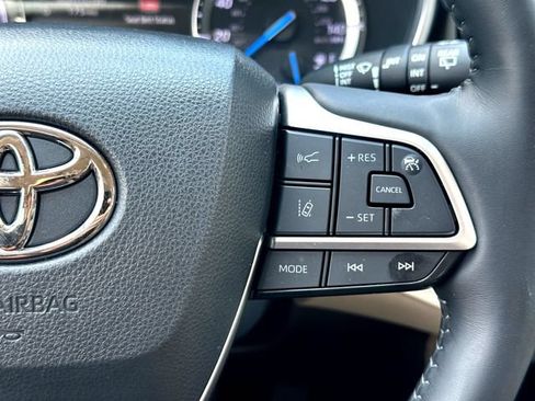 Used 2022 Toyota Highlander Limited AWD/4WD image 15
