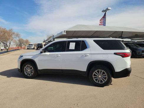 Used 2023 Chevrolet Traverse LT image 3