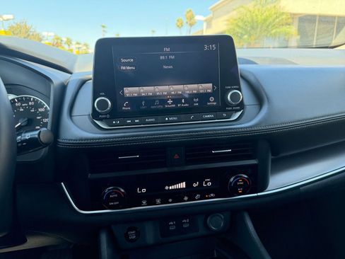 Used 2025 Nissan Rogue SV FWD image 17