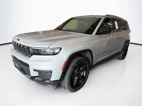 Used 2023 Jeep Grand Cherokee L Altitude AWD/4WD image 3