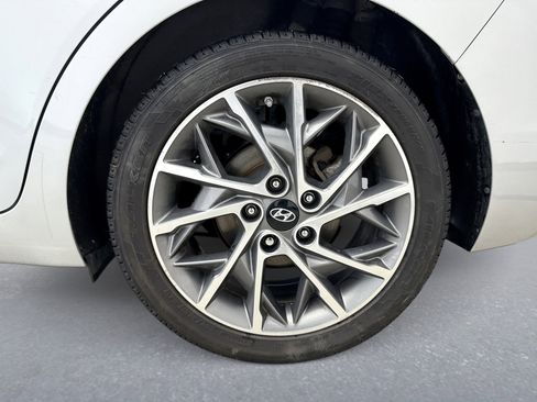 Used 2020 Hyundai Elantra Limited w/ Cargo Package (C1) image 20