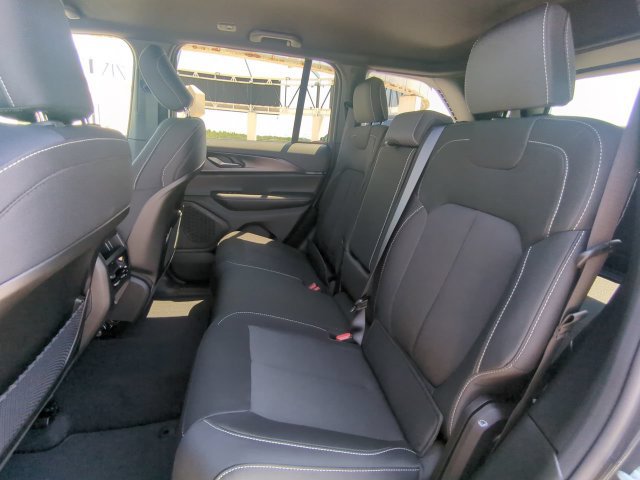 New 2026 Jeep Grand Cherokee Laredo RWD image 15