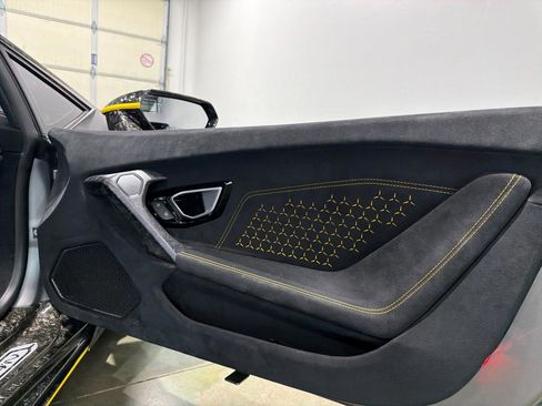 Used 2018 Lamborghini Huracan AWD/4WD image 34