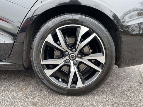 Used 2024 Volvo S60 B5 Plus image 10