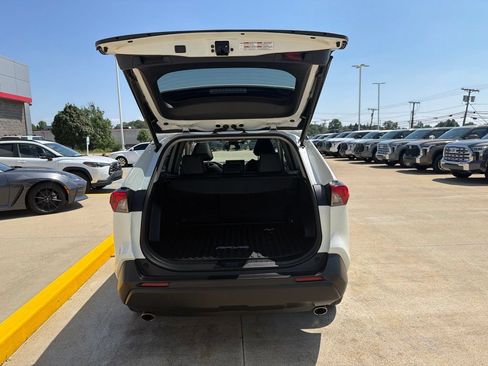 Used 2022 Toyota RAV4 XLE Premium AWD/4WD image 9