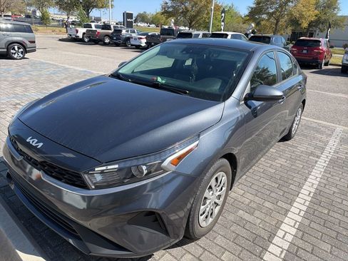 Used 2022 Kia Forte Sedan image 2