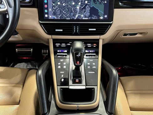 Used 2022 Porsche Cayenne S image 20