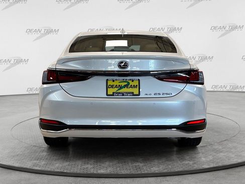 Used 2024 Lexus ES 250 w/ Premium Package AWD/4WD image 8