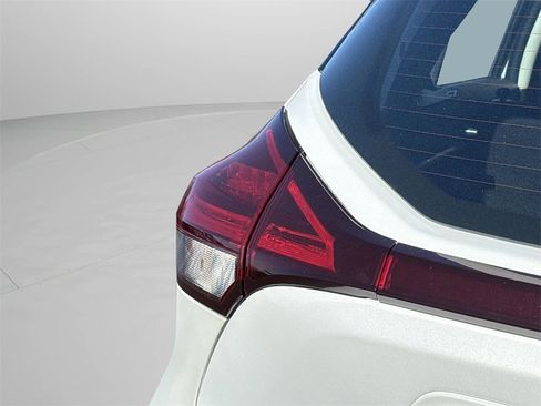 Certified 2021 Nissan Kicks SV image 18