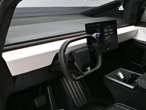 Used 2024 Tesla Cybertruck AWD Crew Cab image 16