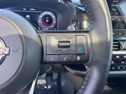 Used 2024 Nissan Pathfinder Platinum image 16