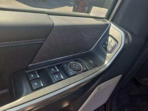 Used 2025 Ford F350 Platinum image 10