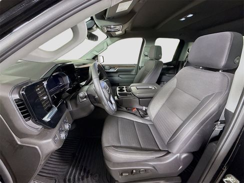 Used 2025 GMC Sierra 1500 SLE image 15