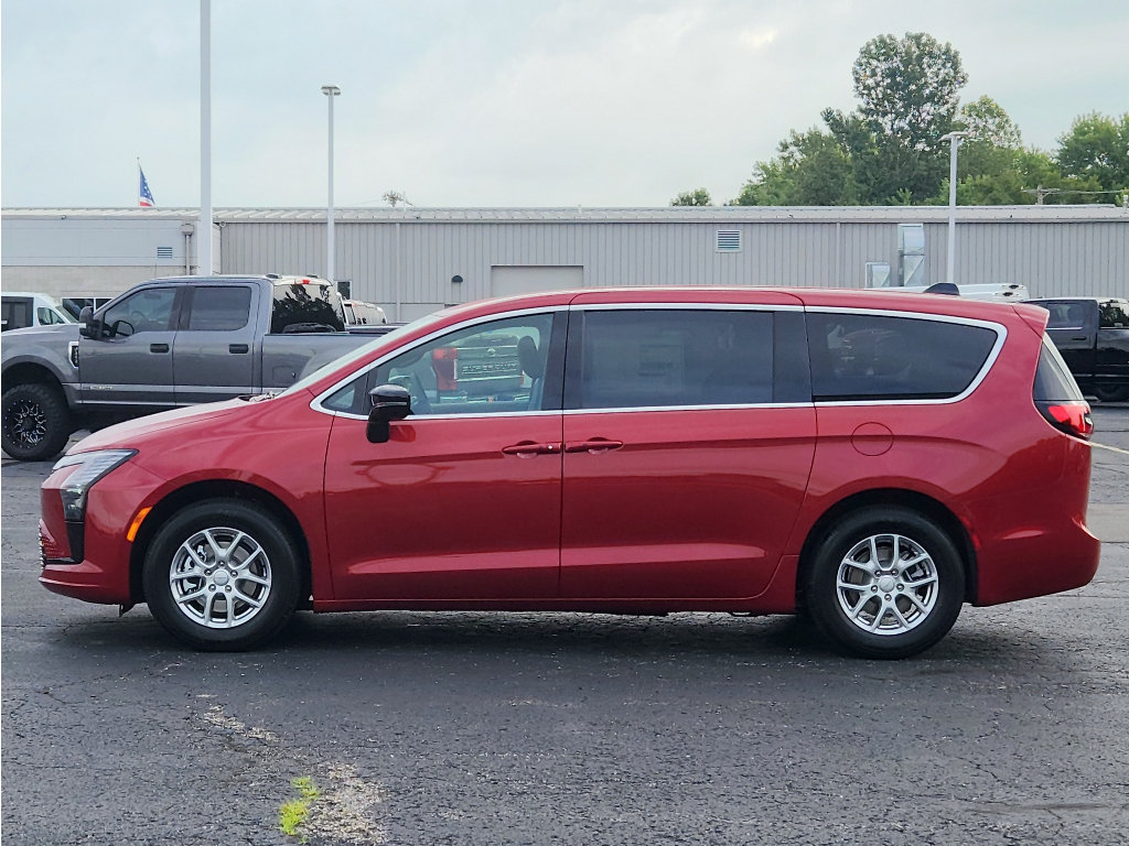 New 2027 Chrysler Pacifica Select FWD image 11