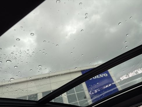 Certified 2024 Volvo XC60 B5 Ultimate w/ Protection Package Premier image 26