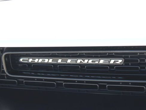 Used 2018 Dodge Challenger SRT w/ Technology Group RWD image 10