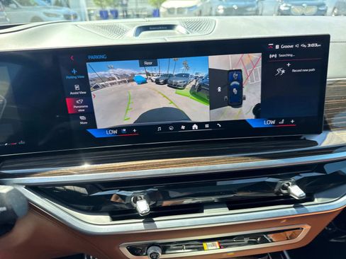 Used 2025 BMW X7 M60i image 30