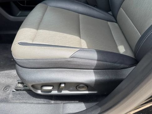 Used 2025 Chevrolet Equinox LT w/ Convenience Package II FWD image 3