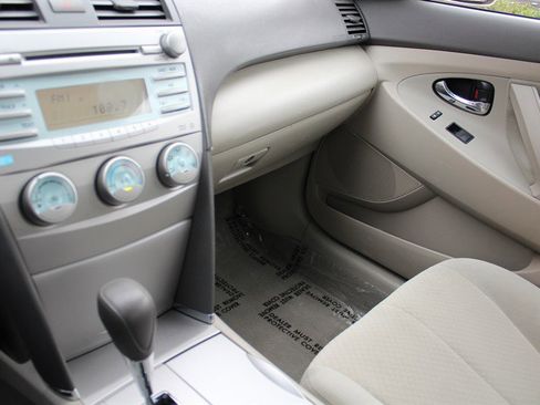 Used 2009 Toyota Camry LE image 11