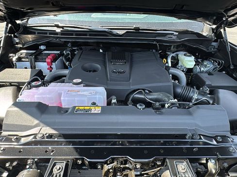 New 2026 Toyota Tundra Platinum AWD/4WD image 12