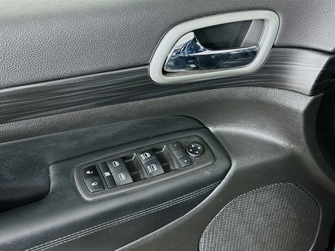 Used 2021 Jeep Grand Cherokee Laredo X AWD/4WD image 15