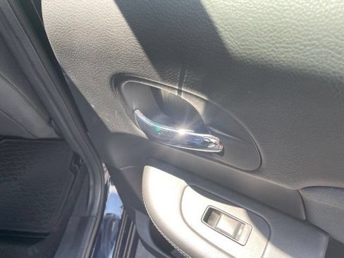 Used 2011 Chrysler 200 Touring FWD image 43