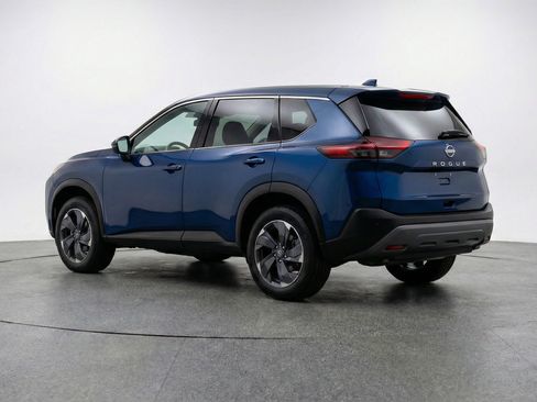 Used 2025 Nissan Rogue SV image 6
