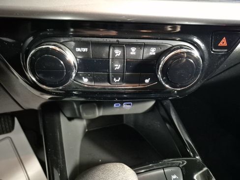 Used 2024 Chevrolet Trax LT w/ Driver Confidence Package FWD image 15