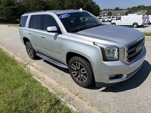 Used 2017 GMC Yukon SLT w/ Open Road Package RWD image 2