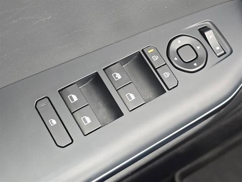 Used 2025 Kia K4 LX image 13