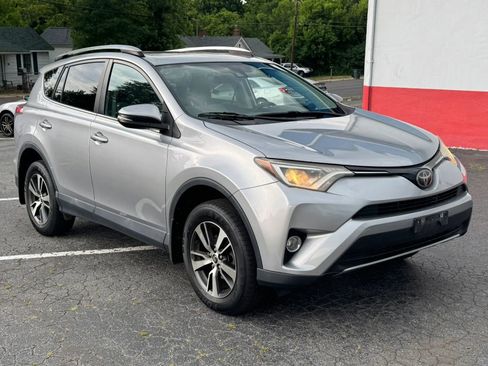 Used 2018 Toyota RAV4 XLE w/ Plus Extra Value Package AWD/4WD image 3