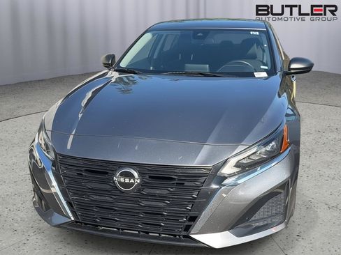Used 2024 Nissan Altima 2.5 SV FWD image 3
