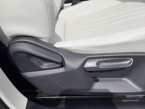 Used 2023 Volkswagen Tiguan SE w/ Panoramic Sunroof Package AWD/4WD image 32