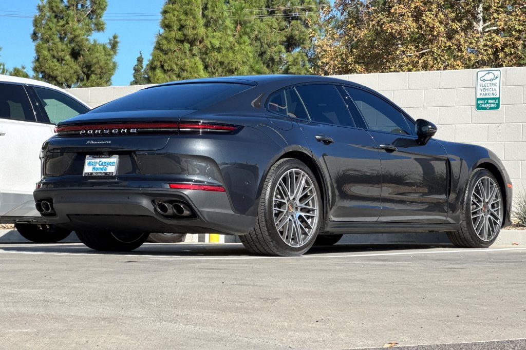 Used 2024 Porsche Panamera RWD image 10