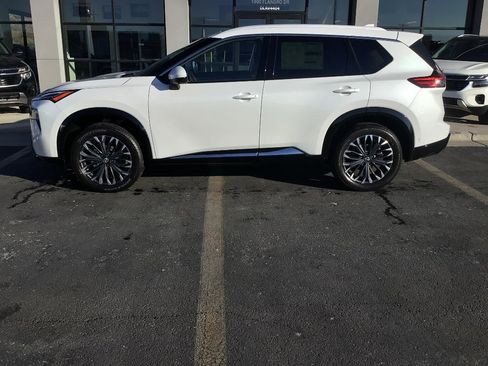 New 2026 Nissan Rogue Platinum w/ Platinum Premium Package image 3