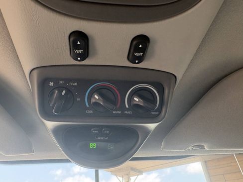 Used 2005 Ford Excursion XLT AWD/4WD image 30