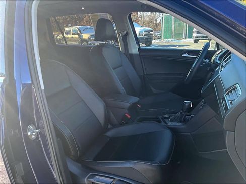 Used 2021 Volkswagen Tiguan SE w/ Panoramic Sunroof Package image 11