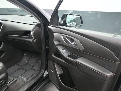 Used 2019 Chevrolet Traverse LT w/ LT Premium Package AWD/4WD image 14