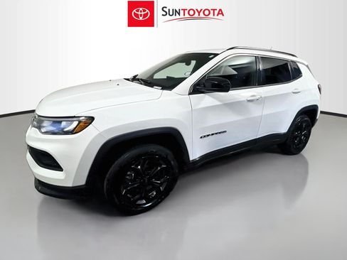 Used 2024 Jeep Compass Latitude AWD/4WD image 9