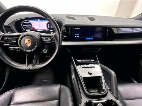 Used 2024 Porsche Cayenne image 15