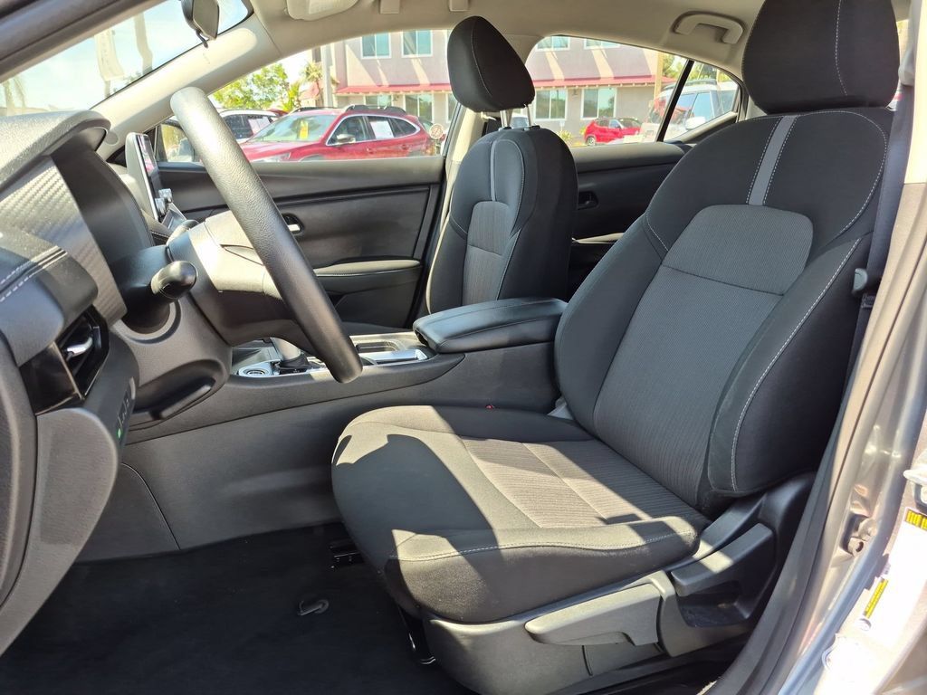 Used 2025 Nissan Sentra SV FWD image 25