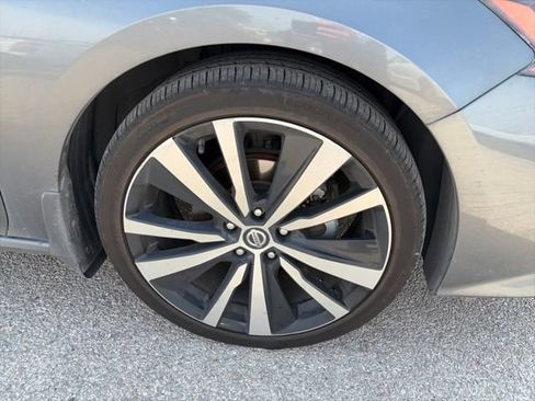 Used 2022 Nissan Altima 2.5 SR FWD image 11