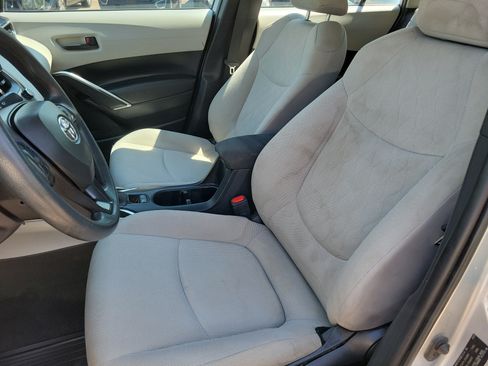 Used 2023 Toyota Corolla Cross L AWD/4WD image 4