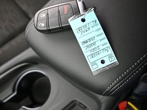 Used 2024 Dodge Durango SXT w/ 3rd Row Seating Group image 43