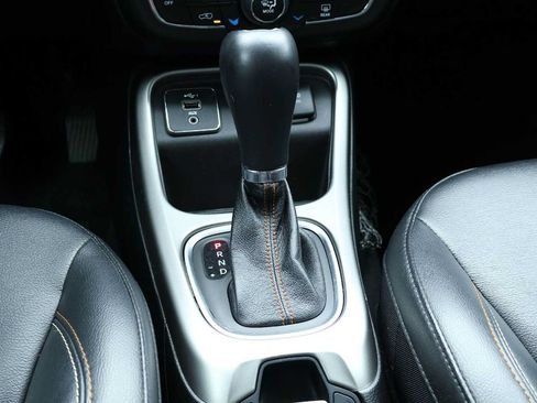 Used 2019 Jeep Compass Latitude FWD image 16