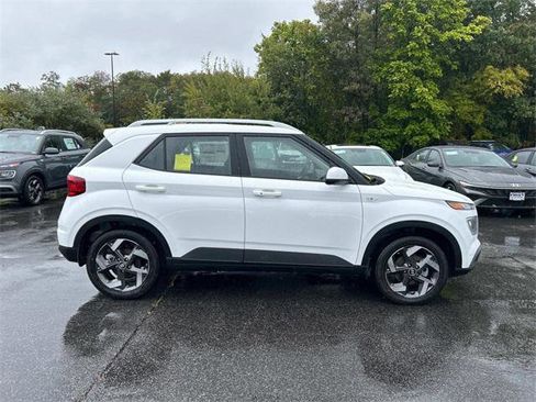 New 2025 Hyundai Venue SEL image 2