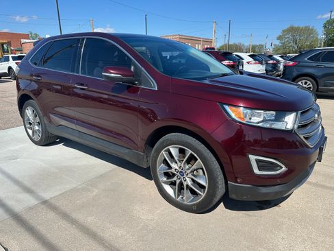 Used 2017 Ford Edge Titanium w/ Equipment Group 302A AWD/4WD image 8