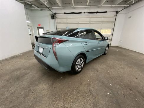 Used 2016 Toyota Prius Four image 6