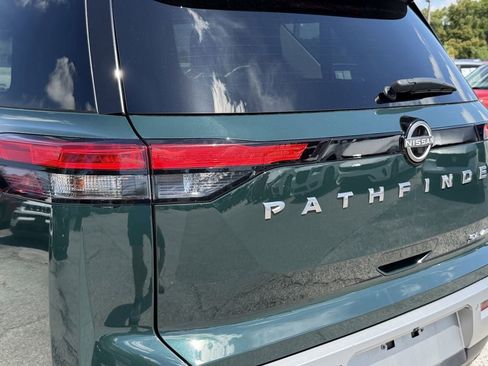 Used 2023 Nissan Pathfinder SL AWD/4WD image 11