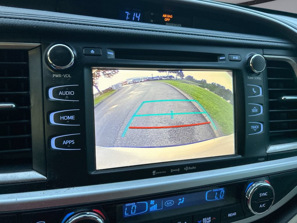 Used 2017 Toyota Highlander Plus FWD image 23